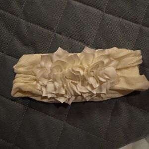 Baby headband/hairbow pale yellow